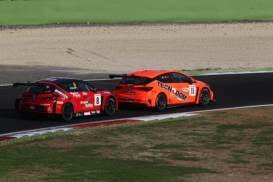TCR Italy – Kevin Giacon wins a lively Race 1