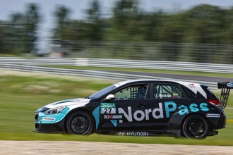 Guest driver Karklys wins a crazy Race 1 at Slovakia Ring