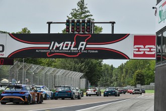The TCR Italy championship returns to Imola after five weeks