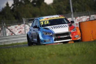 Zakhar Slutskiy claims his first TCR Russia pole at Fort Grozniy