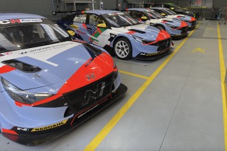 Aggressive Team Italia buy four Hyundai Elantra cars