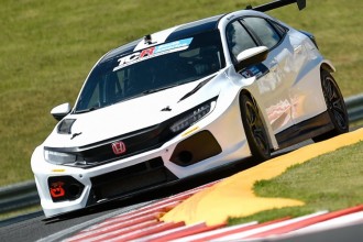 Crown Racing in TCR South America with Gabriel Lusquiños
