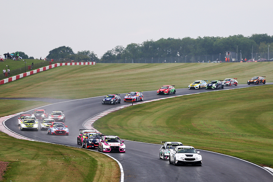 Eight races LIVE during the weekend on TCR TV!