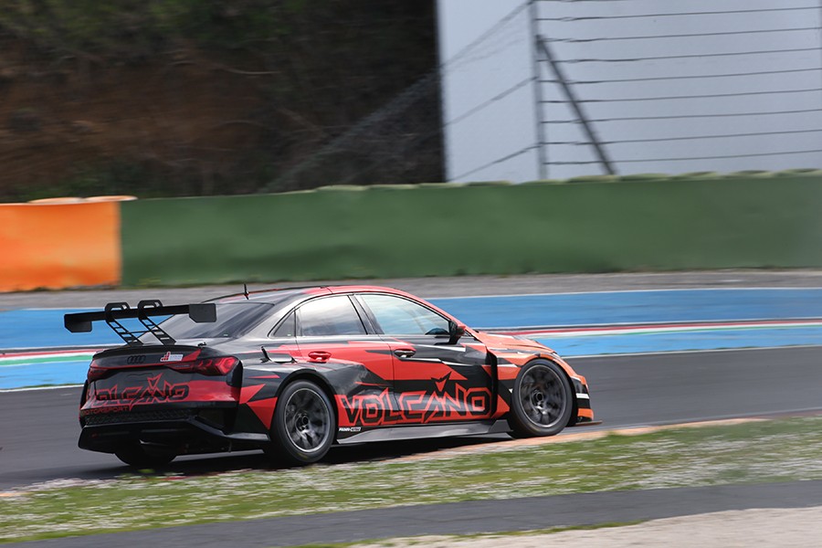 Volcano Motorsport with two cars in the Kumho FIA TCR World Tour