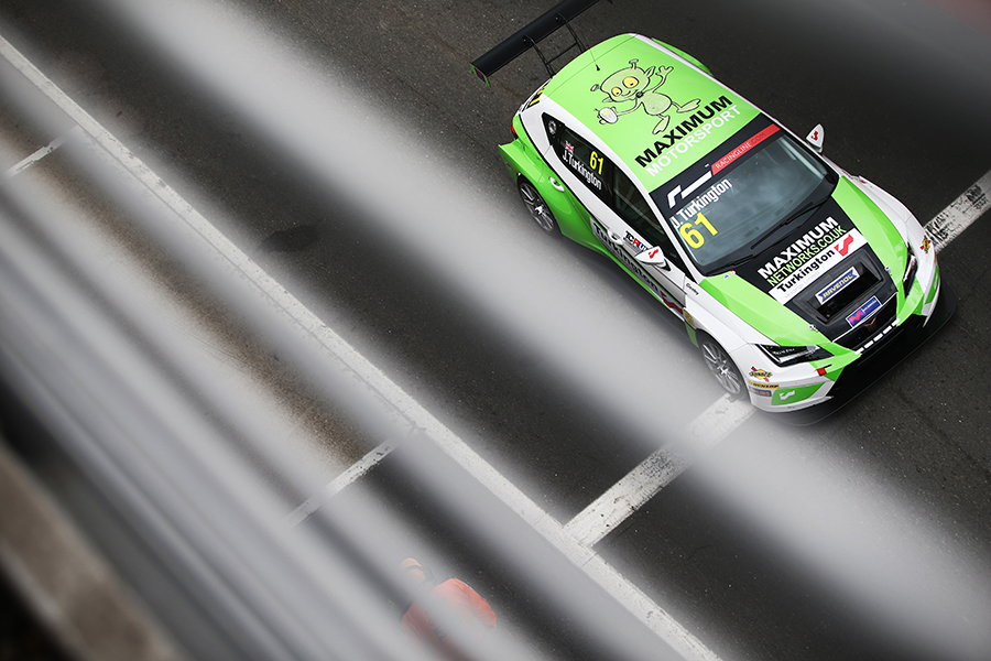 Turkington takes two wins and the championship lead - TCR HUB