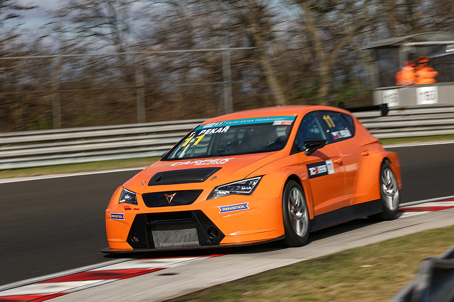 Cupra Racing.