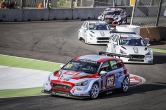 Tarquini wins again in a Hyundai 1-2-3