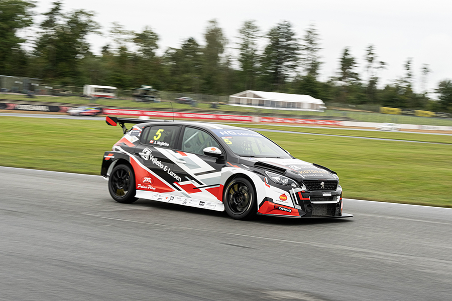 A new Peugeot for Johnny Vejlebo in TCR Denmark