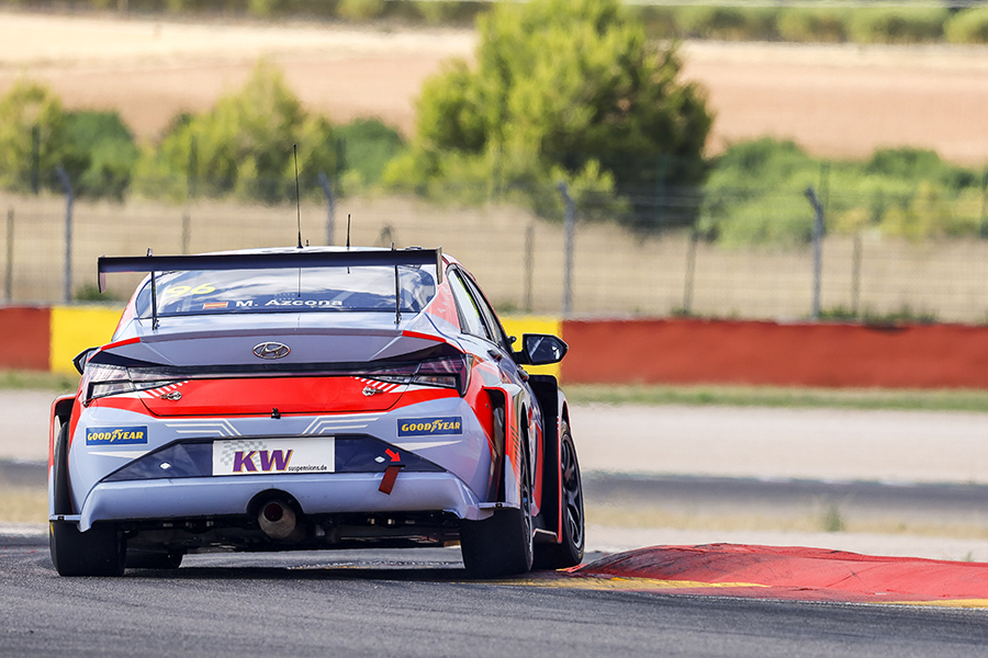 Azcona extends WTCR lead with Aragón Race 2 victory