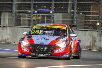 Azcona is WTCR champion, as Berthon wins pole position