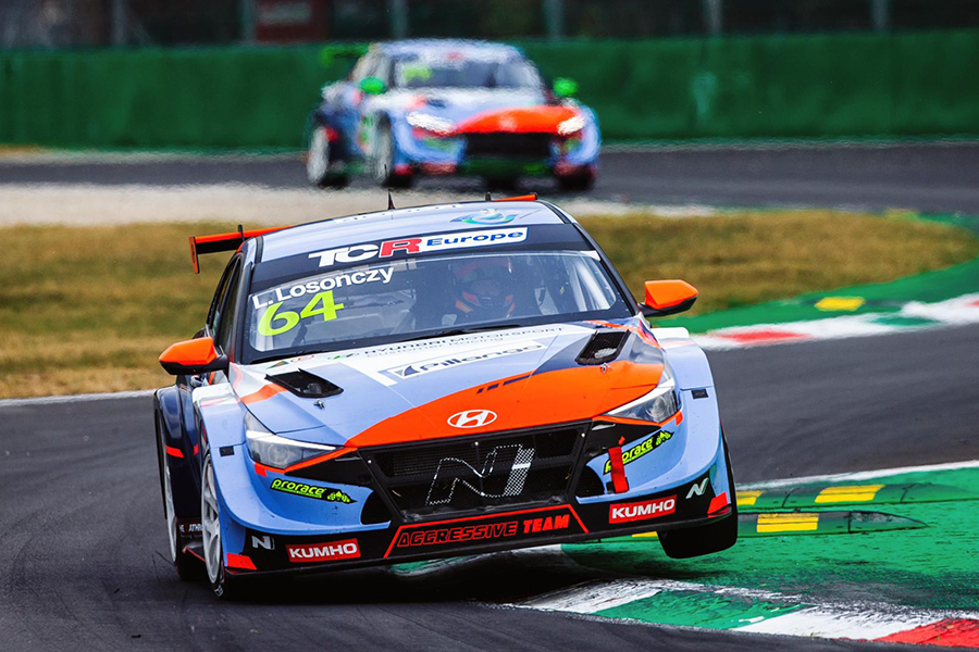 Double campaign in TCR Europe and TCR Italy for Losonczy