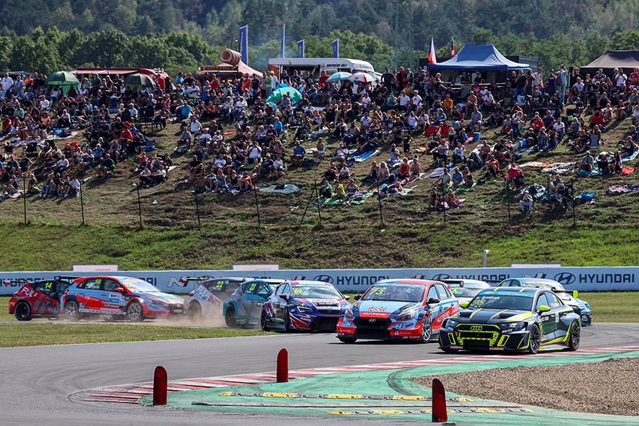 TCR Eastern Europe kicks off at Oschersleben